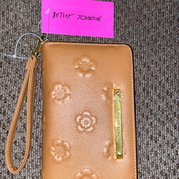 Betsey Johnson Wristlet - Picture 1 of 2